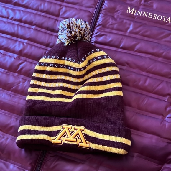 Columbia Minnesota Gophers puffer and hat EUC - Picture 12 of 13